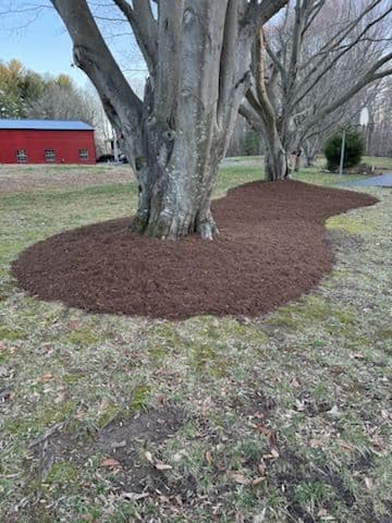 Gallery photos for Spring Mulch Installations in Huntingtown: Image #1