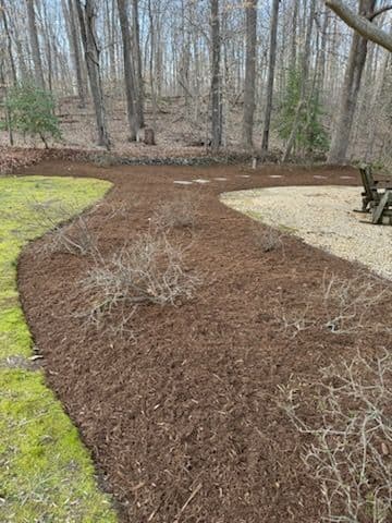 Gallery photos for Spring Mulch Installations in Huntingtown: Image #2