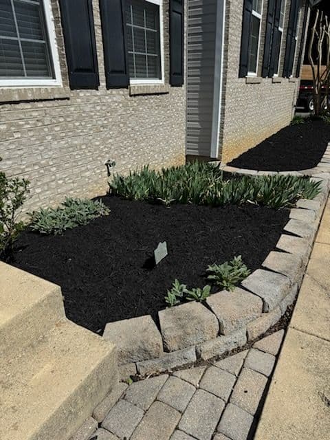 Gallery photos for Spring Mulch Installations in Huntingtown: Image #3